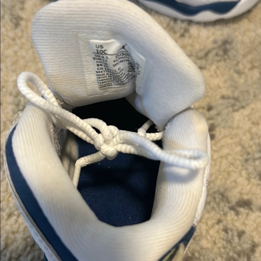Jordan Sneakers Kids - Picture 4 of 4
